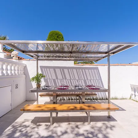 Villa Apart-rent Casa Llobregat 0100 Empuriabrava