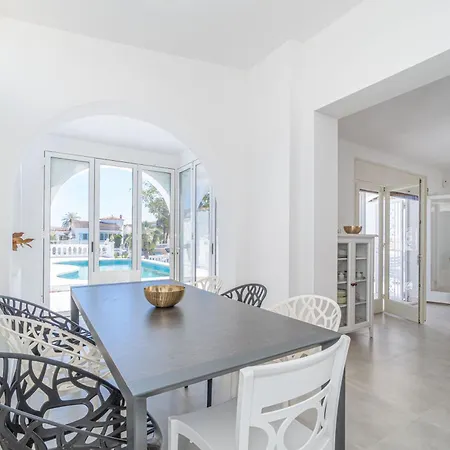 Villa Apart-rent Casa Llobregat 0100 Empuriabrava