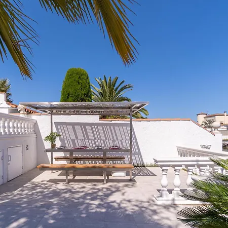 Villa Apart-rent Casa Llobregat 0100 Empuriabrava